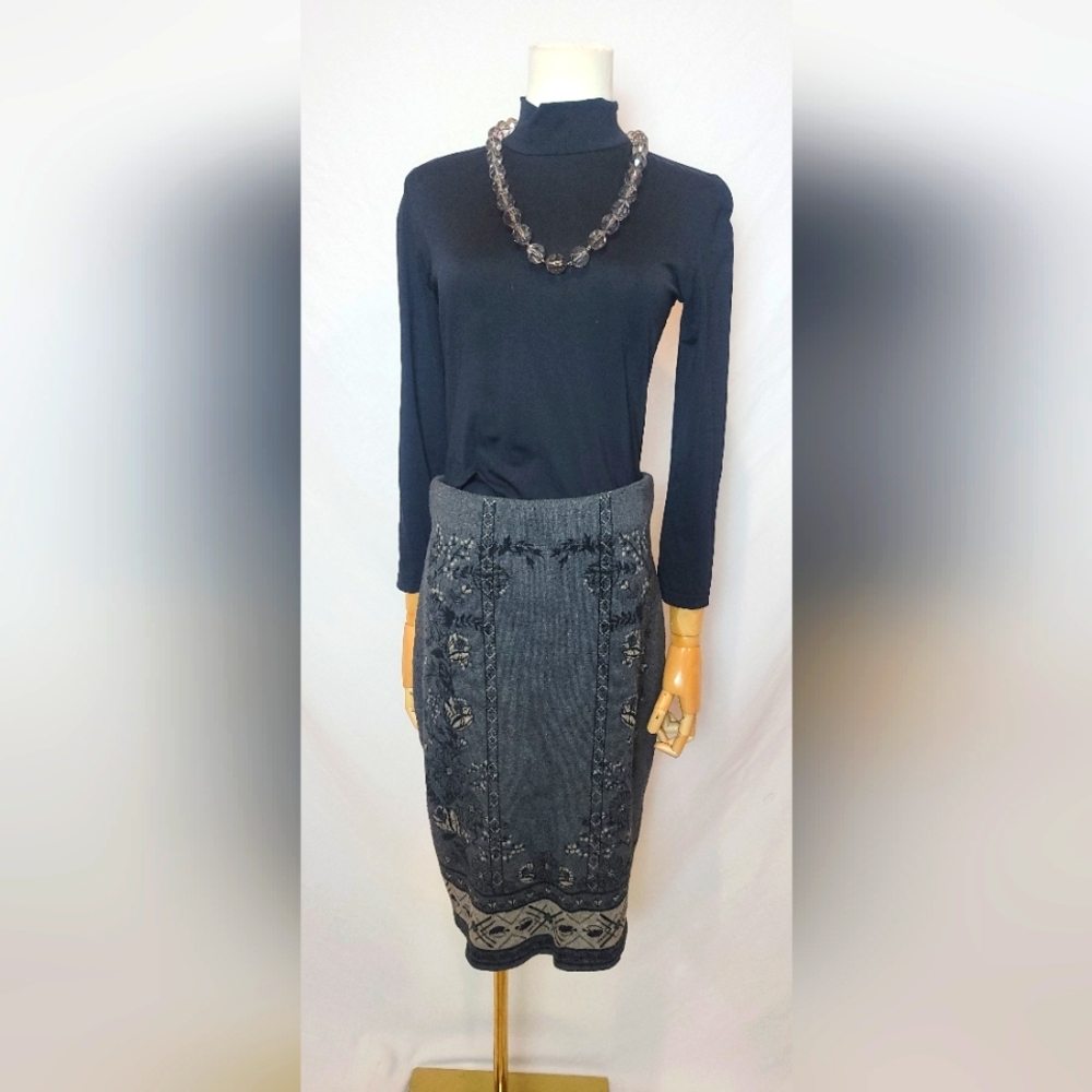 Max Studio Knit Gray/Black Midi Floral Print Skirt, Size Medium